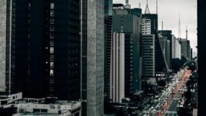 ateşli, intikam dolu, acımasız ve alaycı tonda ilk zamanlar çatır çutur siktiğin karın senin pilin bitince amı ıslak seni beklemez, amını kurutacak sikici bulur sende gavat gibi bakarsın. kadını sikeceksin. çakmak gibidir, çakacaksın! eze eze acımadan sikeceksin seks gurusu olarak yaz